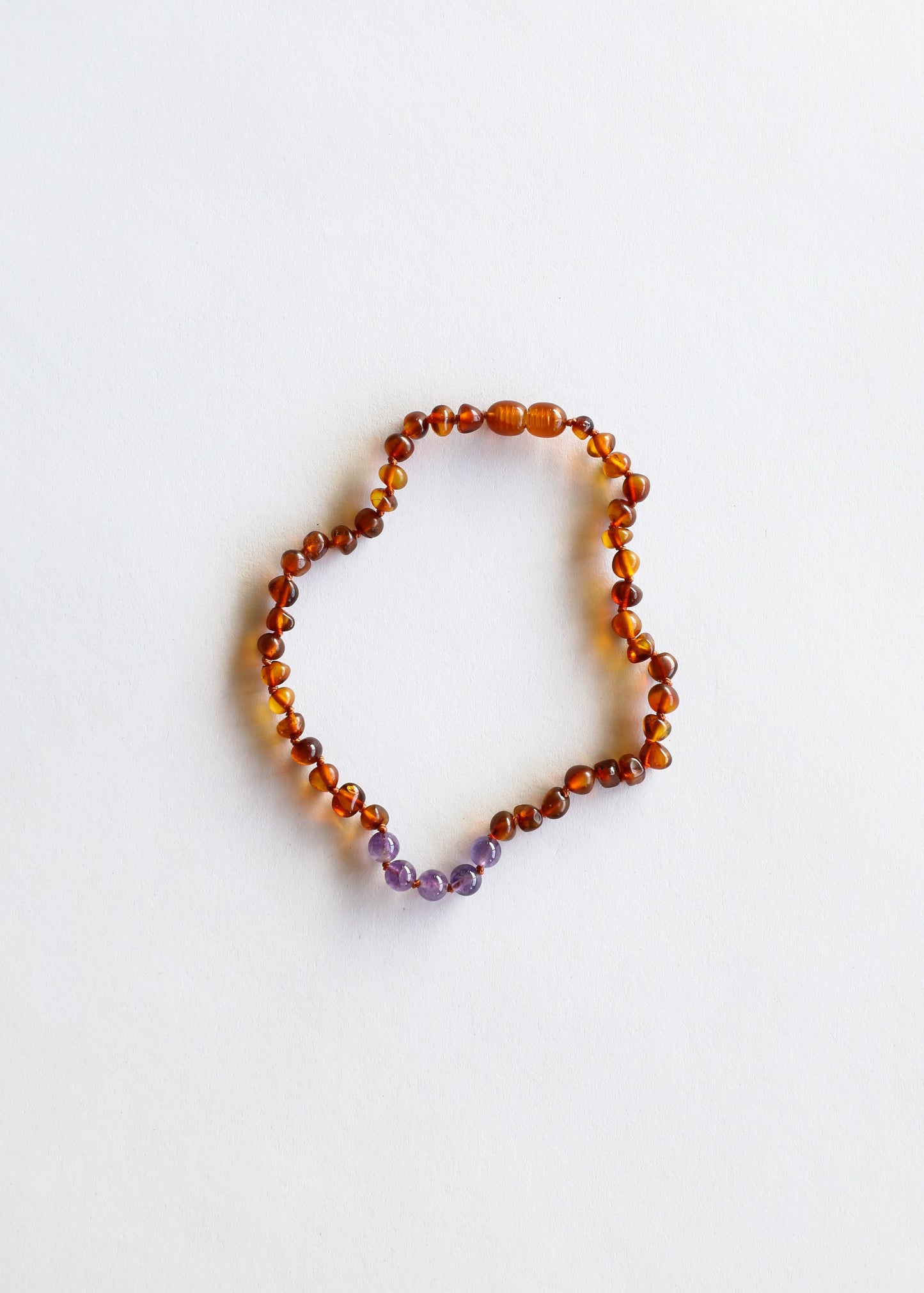 Ambre de la Baltique poli couleur cognac + Améthyste || Collier