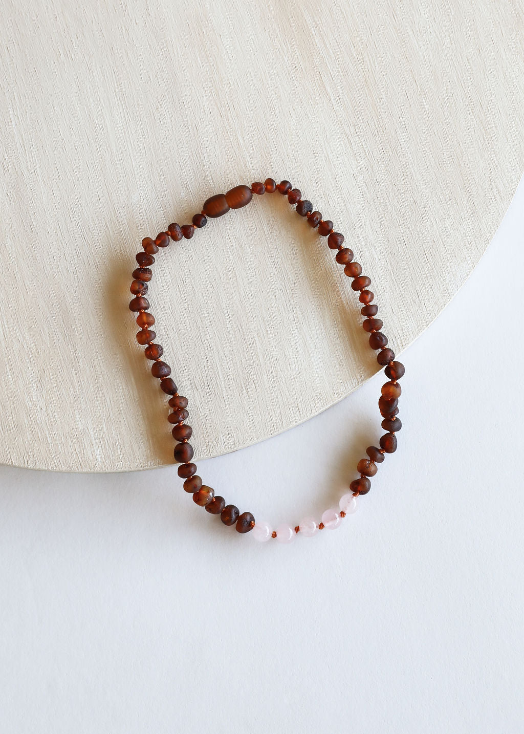 Ambre de la Baltique brut Cognac + Quartz rose || Collier