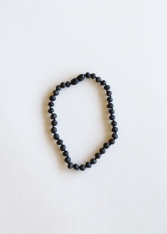 Ambre brut de la Baltique noire || Collier