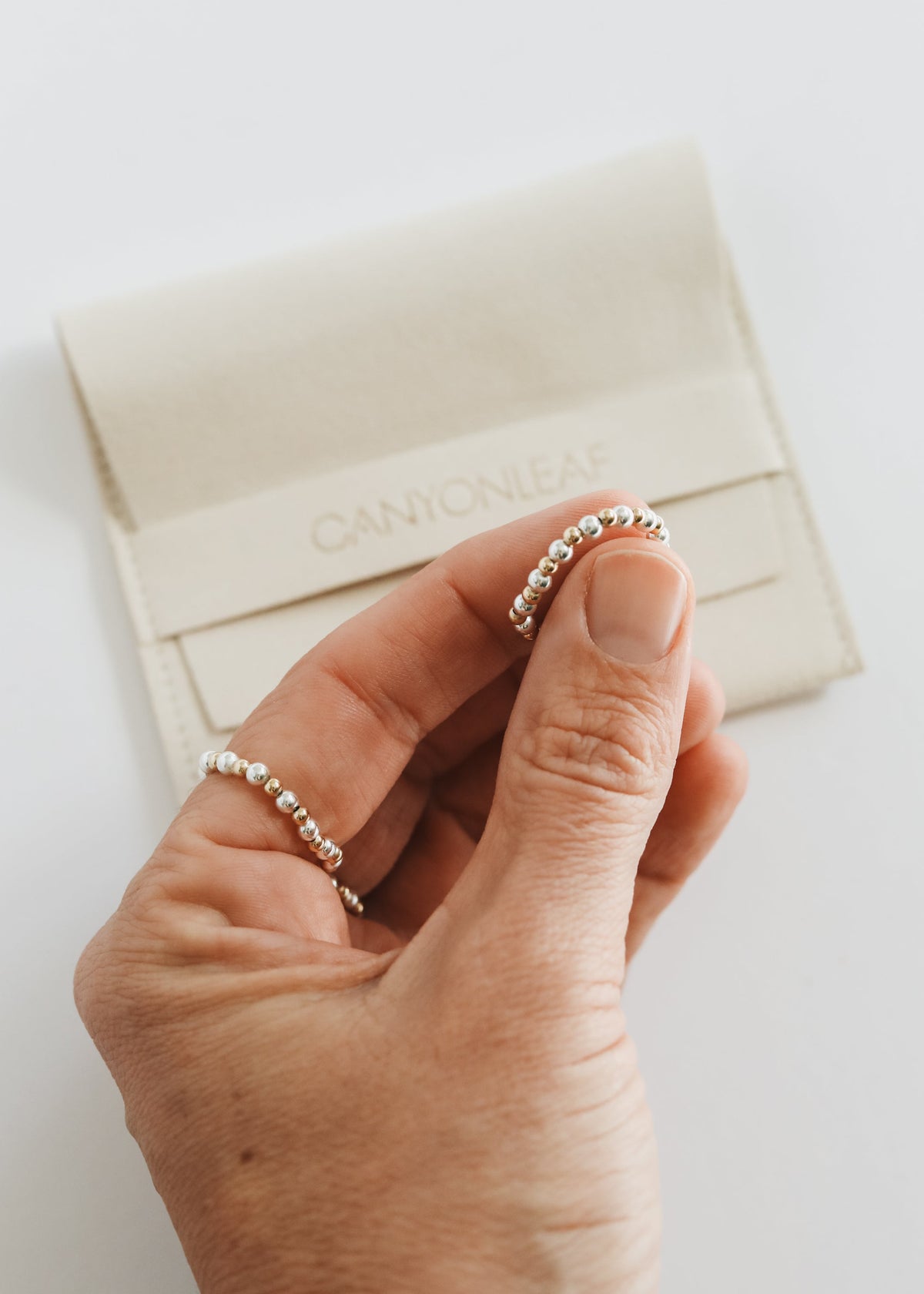 Sterlingsilber + 14k Gold Filled || Perlen-Stretchring