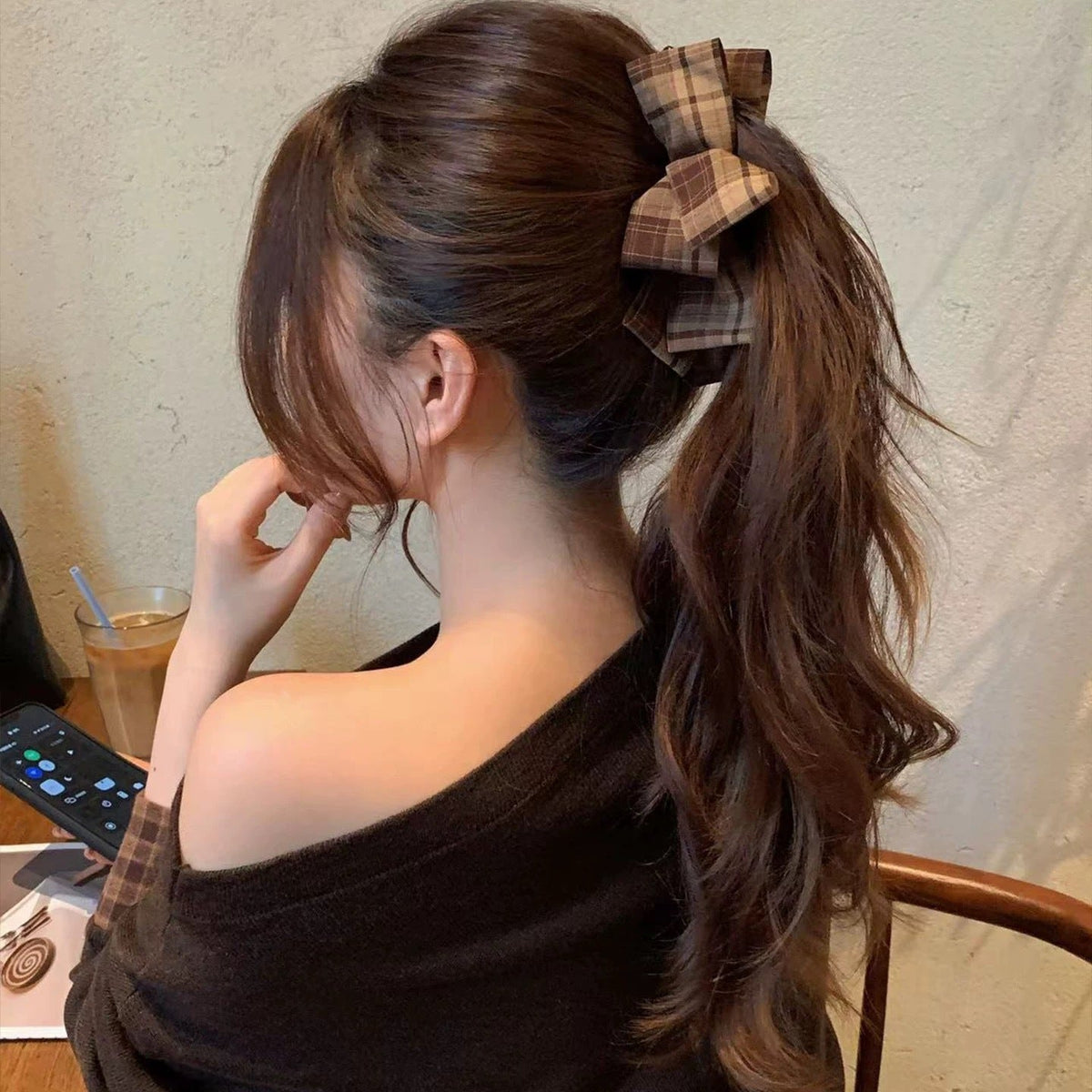 Elegant Sophisticated Bun-style Ponytail Clip For The Back Of The Head