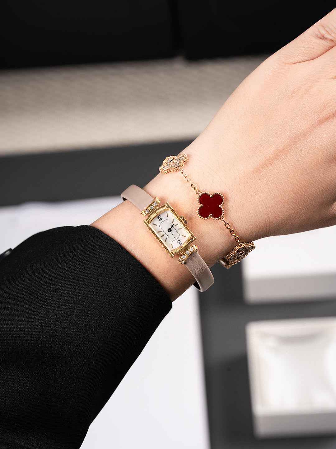 Vintage Square Watch For Women A Dainty Mini Square Design With A Wheat-sheaf Motif