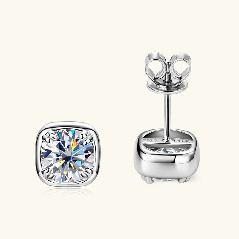 Boucles d'oreilles clous en moissanite ronde 1 carat 6,5 mm, serti carré en argent sterling 925