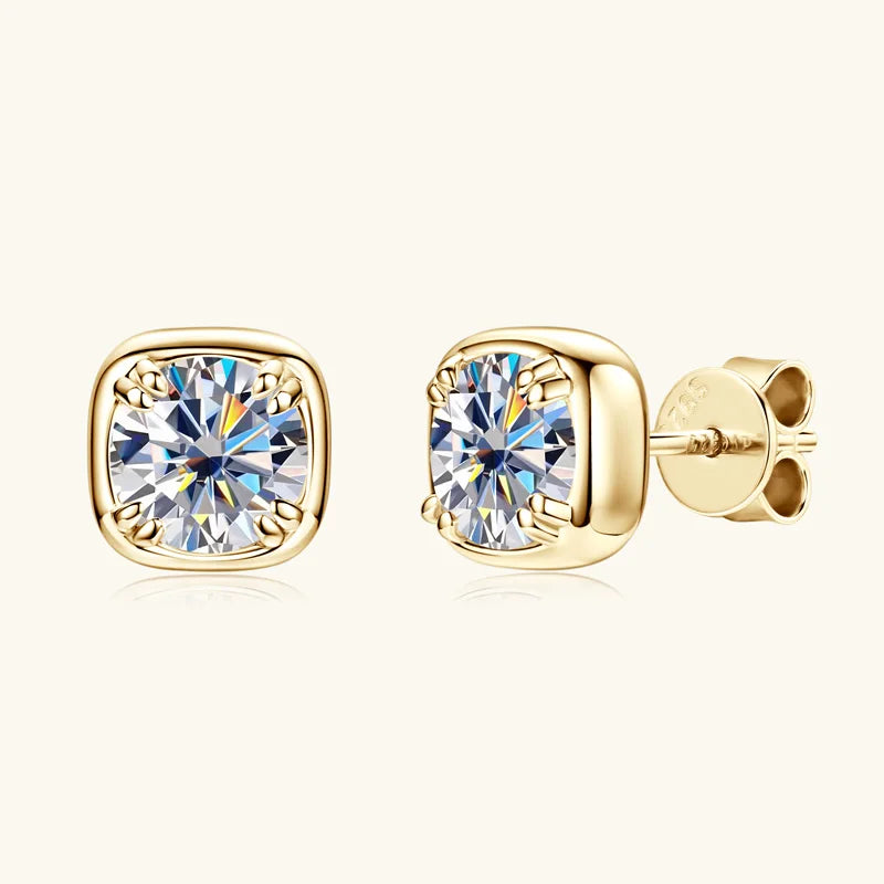 Boucles d'oreilles clous en moissanite ronde 1 carat 6,5 mm, serti carré en argent sterling 925