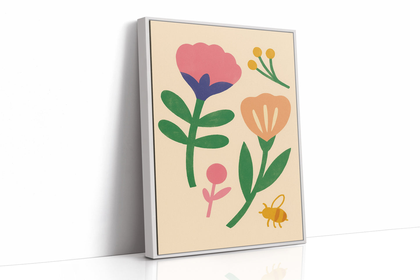 Hummel und Blüten auf Cremefarben