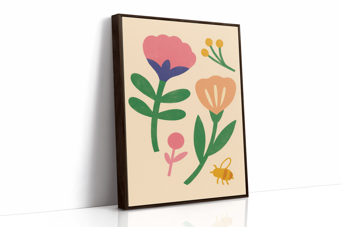 Hummel und Blüten auf Cremefarben