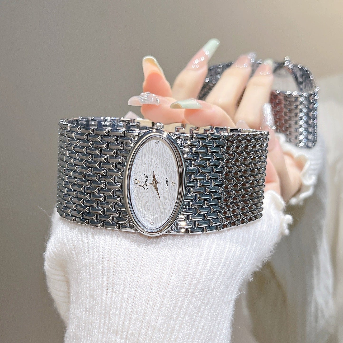 Vintage Quartz Watch For Women Stylish And Trendy