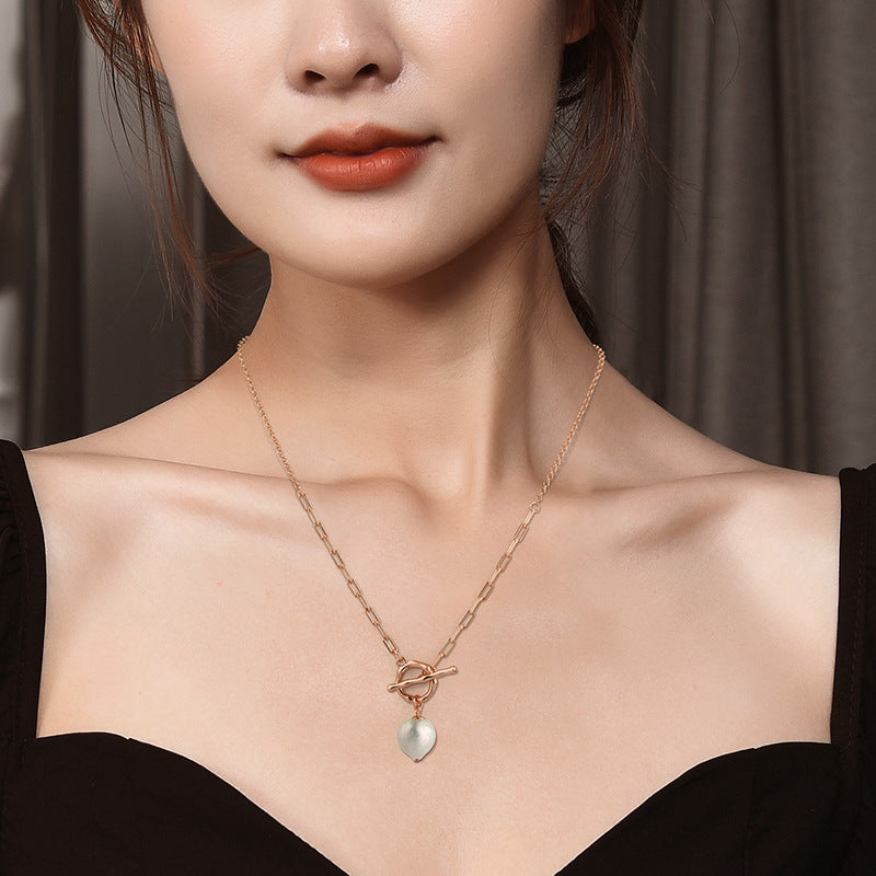 Dainty Interlocking Ring Mother Of Pearl Heart Necklace For Women, Minimal European Cold Style Adjustable Collarbone Chain, Elegant Long Sweater Chain Fashion Jewelry