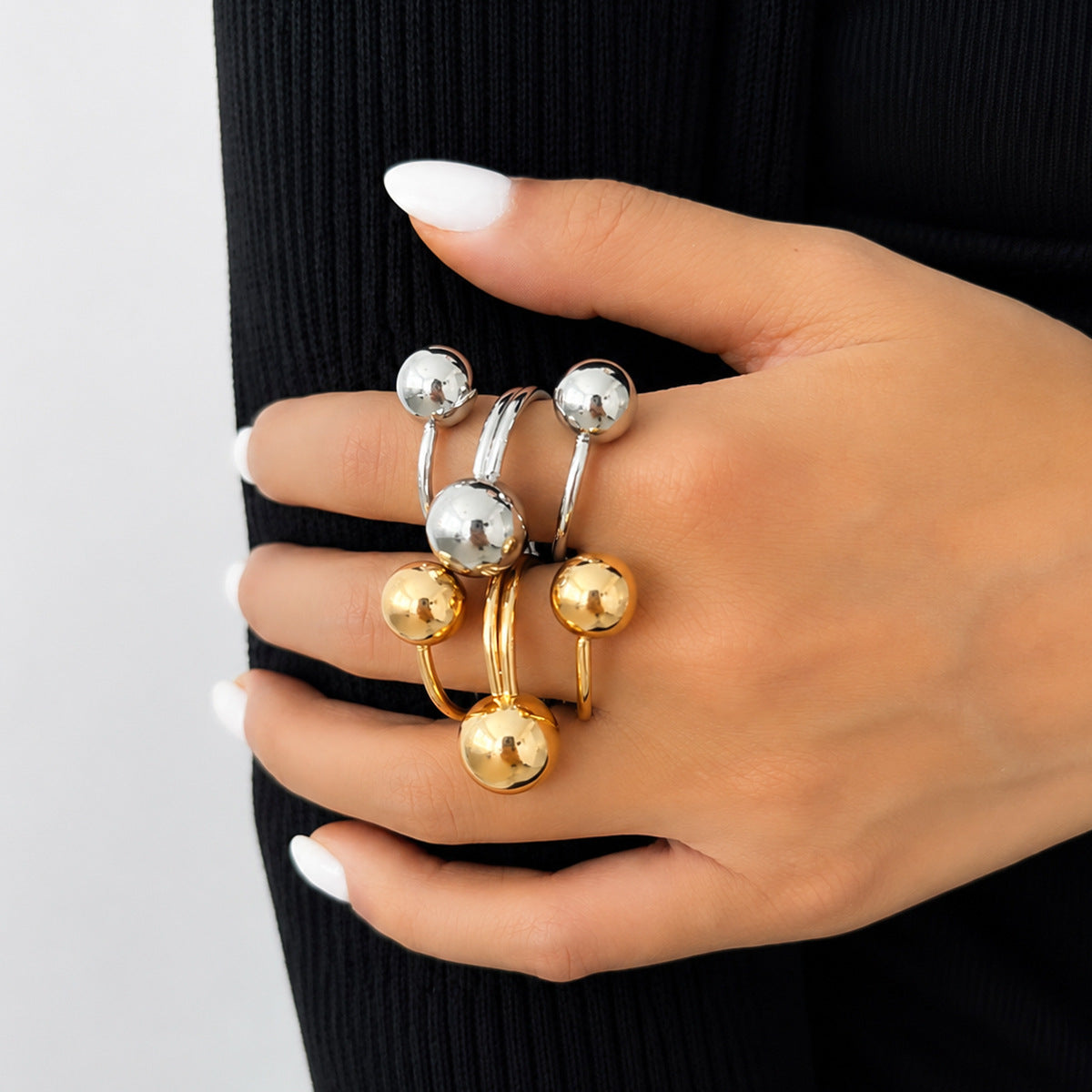 Fashionable Open Ring With Round Beads Of Various Sizes