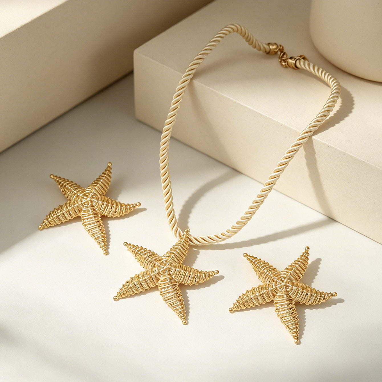 Cross-border European American Unique Starfish Jewelry Set For Women, Light Luxury Vacation Style Premium Texture Matching Clavicle Necklace & Earrings