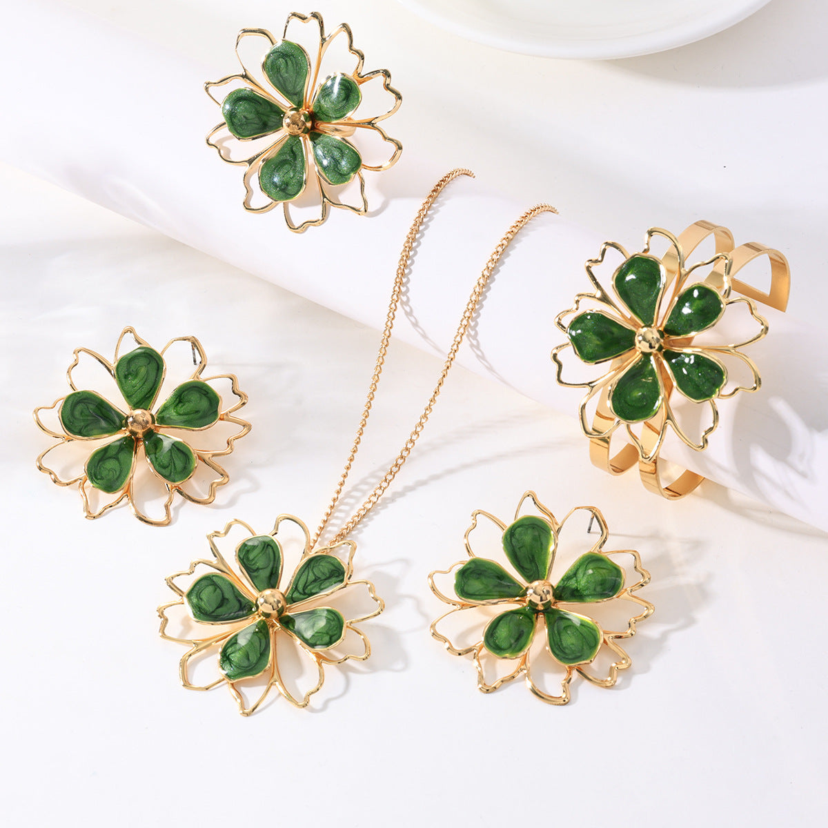 Three-dimensional Flower Ring Bracelet