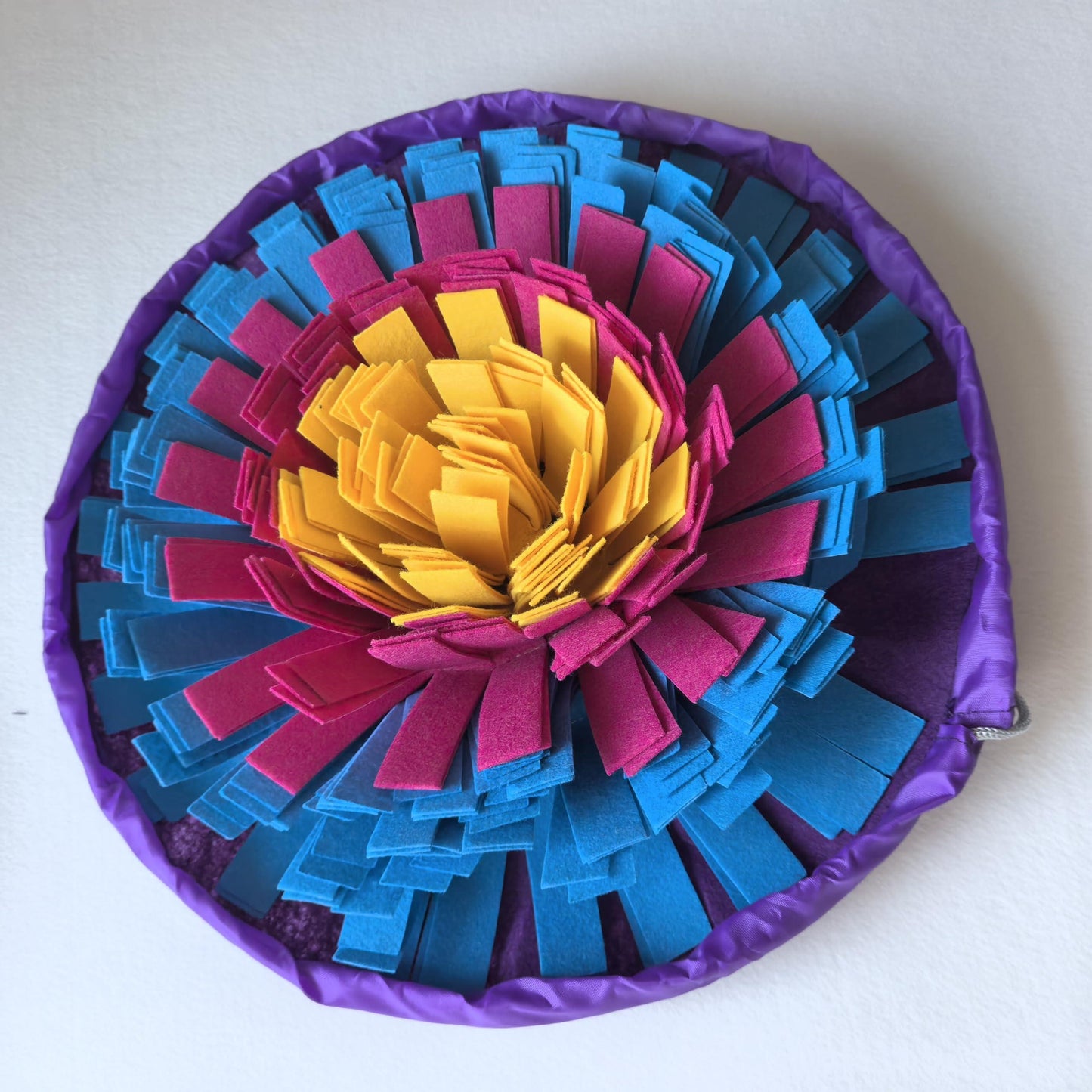 Snuffle Mat for Dogs Adjustable Interactive Puzzle Toy for Large Small Breed Slow Feeder for Mental Stimulation Stress Relief Encourages Natural Foraging Ideal for Indoor & Outdoor Use