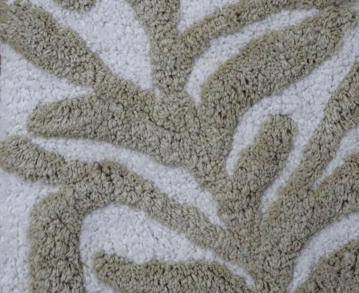 CHICOS HOME Bath Rug Damask Pattern in Beige & Ivory