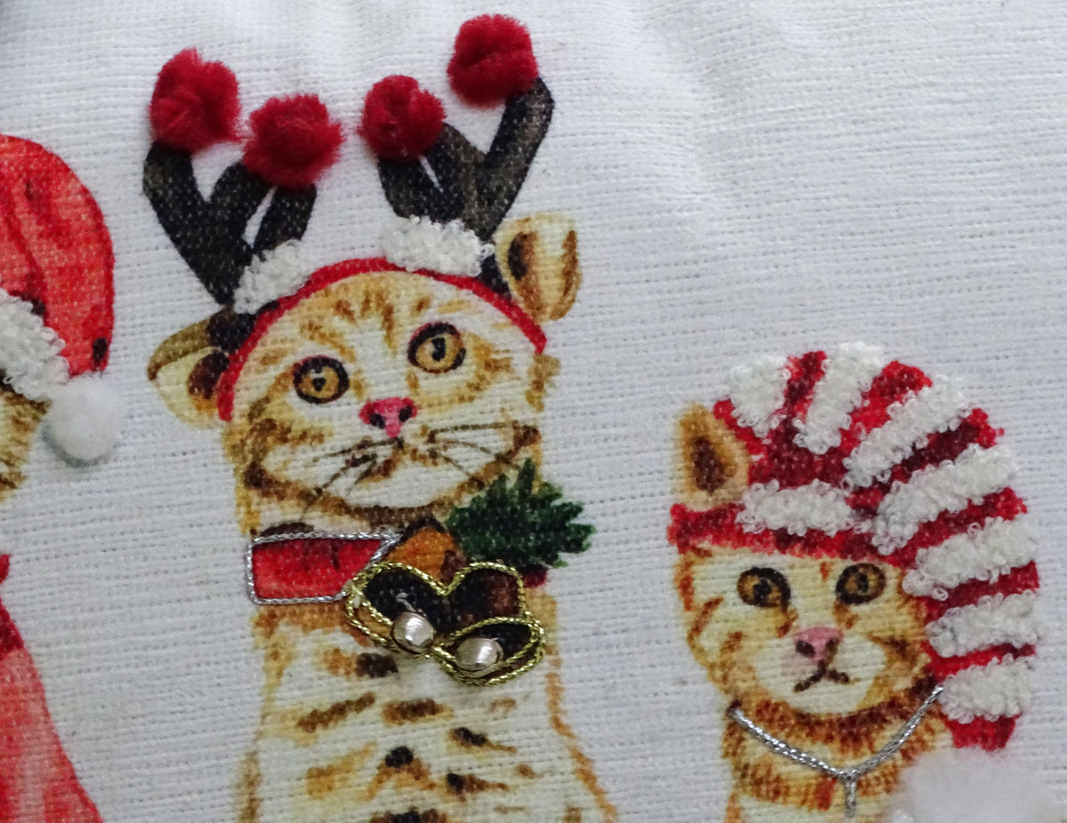 Vibhsa Christmas Throw Pillow for couch 14"x 20"