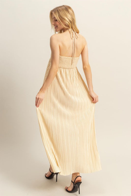 Knotted Detail Halter Neck Flowy Maxi Dress Elegant and Chic Halter Neck Dress with Flowy Maxi Length for Formal Events