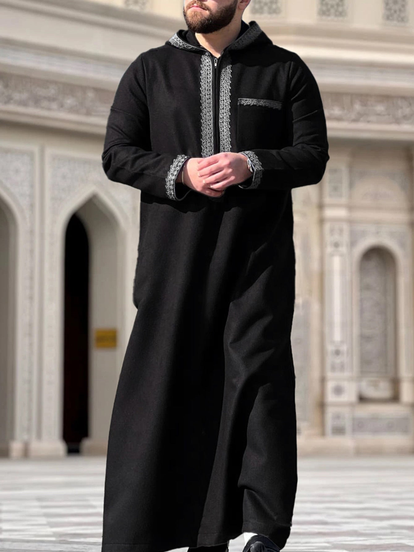 Middle Eastern Men's Robe With Long Sleeves And A Hood For International Trade