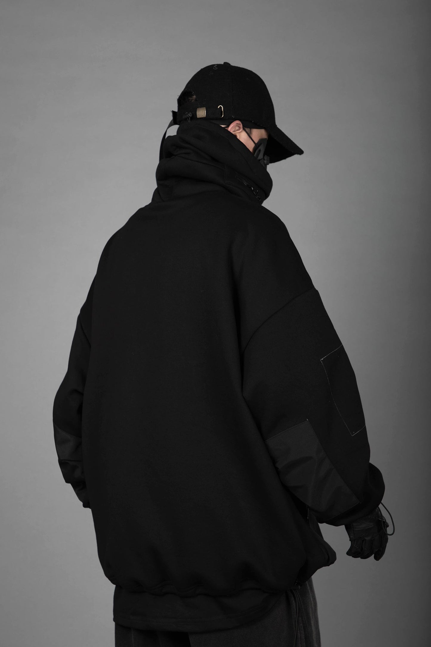 Sweat à capuche utilitaire noir HiH33