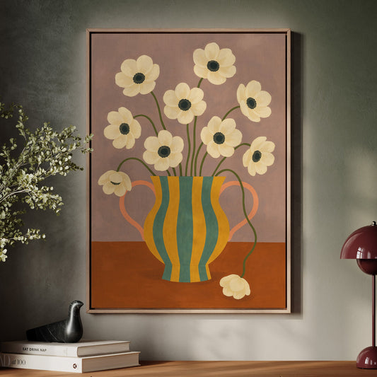 Éclat de fleurs tombantes dans un vase rayé