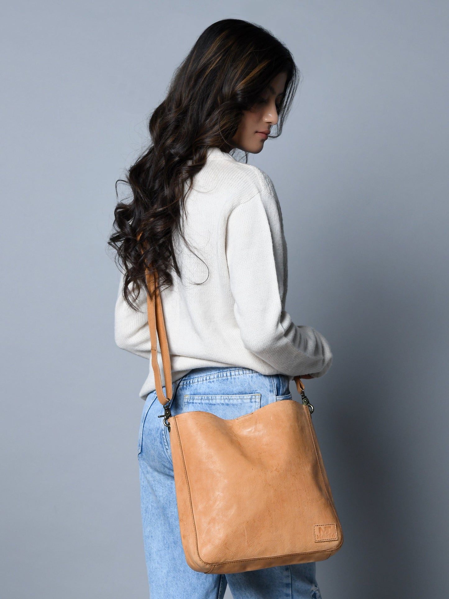 Serenity Everyday Crossbody Sling, Hellbraun