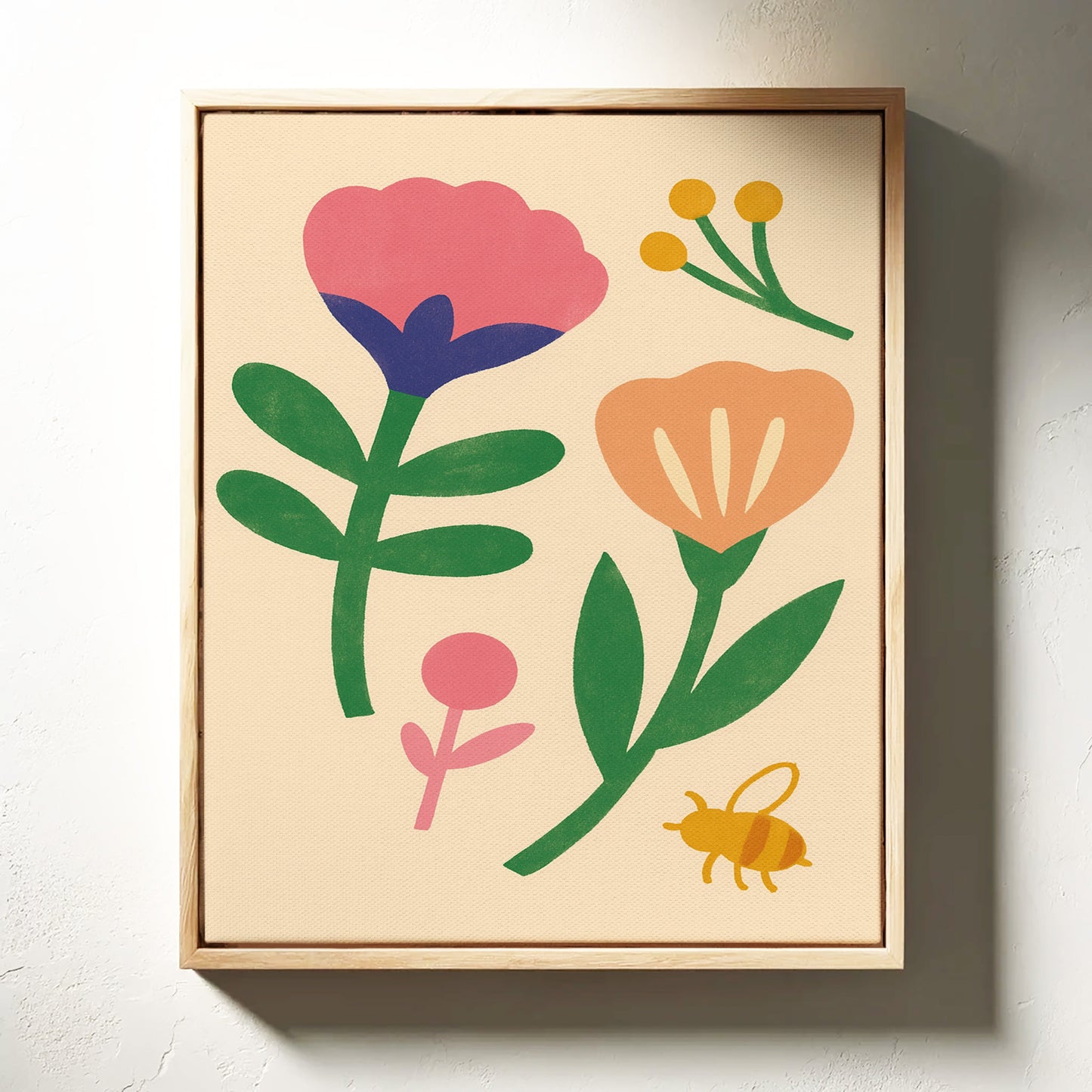 Hummel und Blüten auf Cremefarben