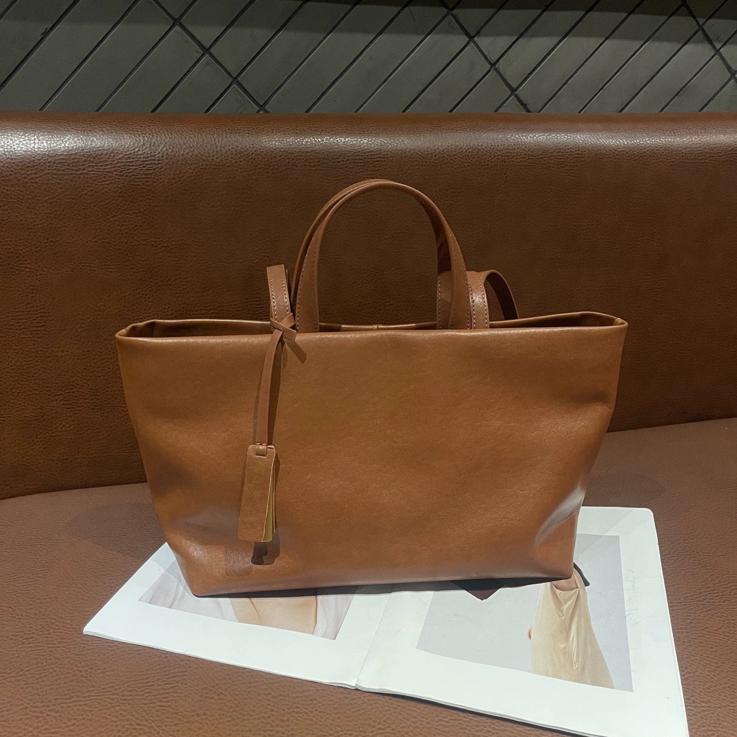 New Genuine Leather Women's Bag, Underarm Single-shoulder Cross-border First-layer Cowhide Tote, Niche Crossbody, Vintage Soft Leather, Large Capacity