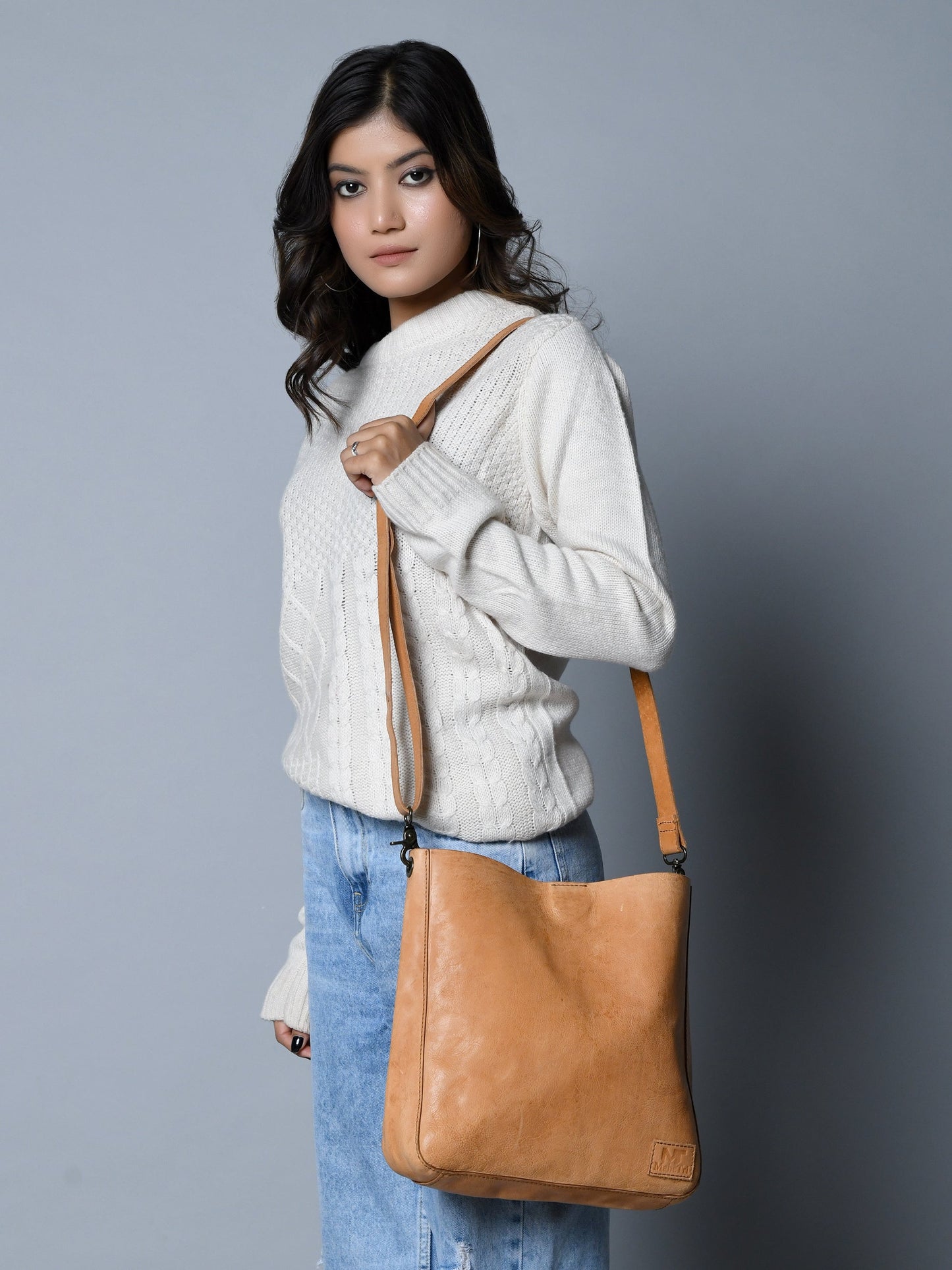 Serenity Everyday Crossbody Sling, Hellbraun