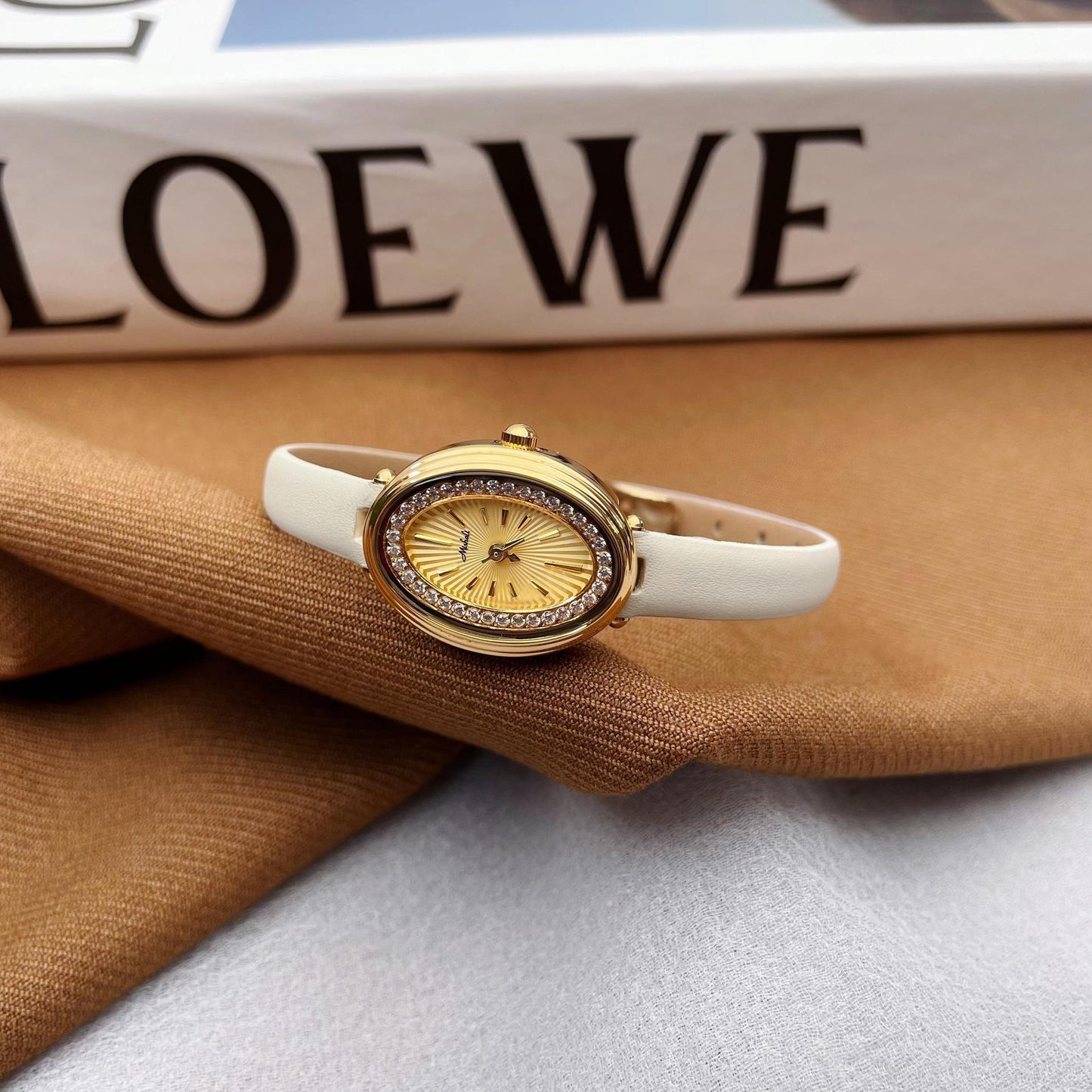 New Autumnwinter Exquisite Genuine Ladies Watch