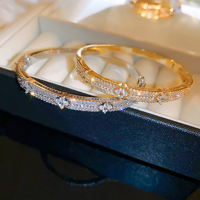 Zircon Flower Bracelet Stylish, Simple, and Versatile