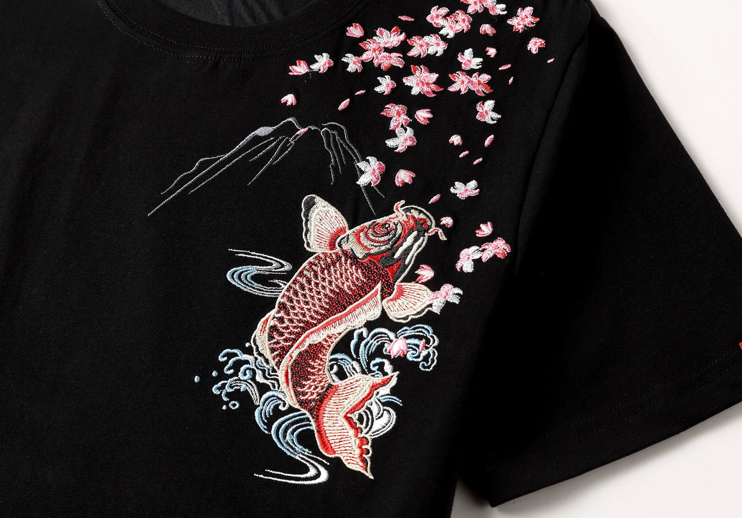KH628 Rot Koi Fisch Besticktes T-Shirt