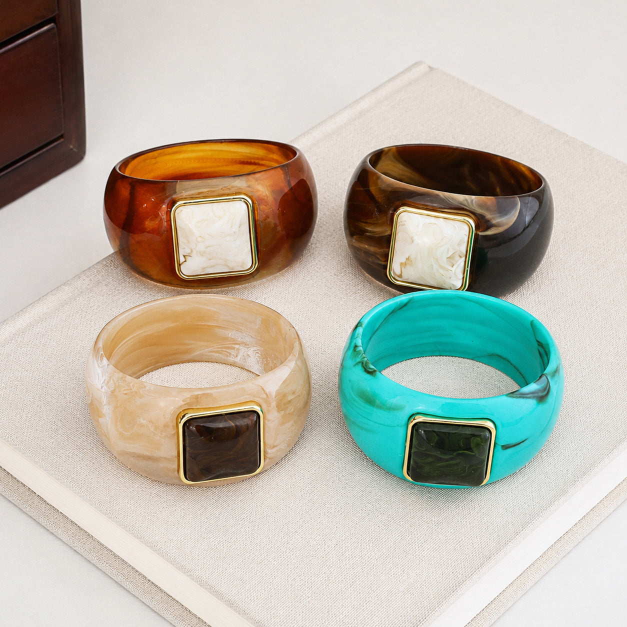 Retro Ombre Gold-Edged Square Resin Bracelet