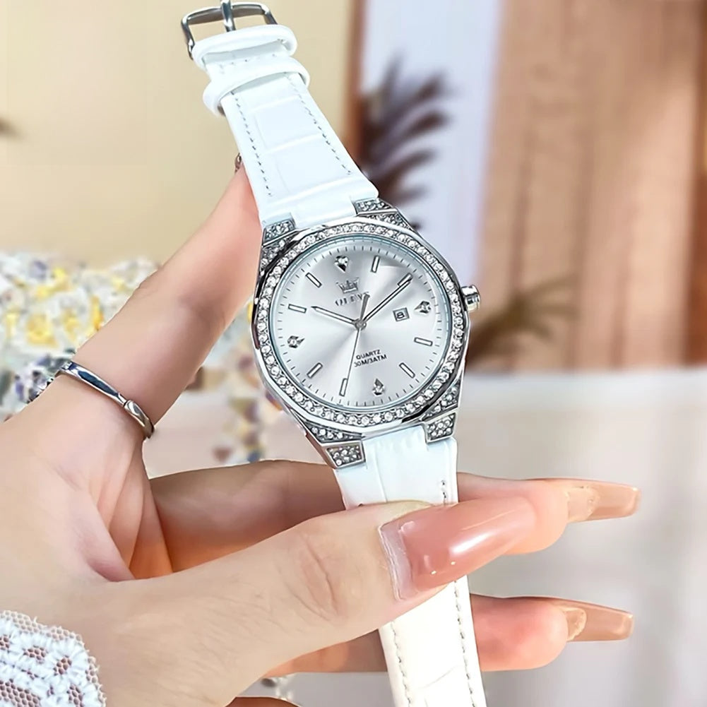 Montre de luxe femme en cuir rose doré avec lunette en cristal