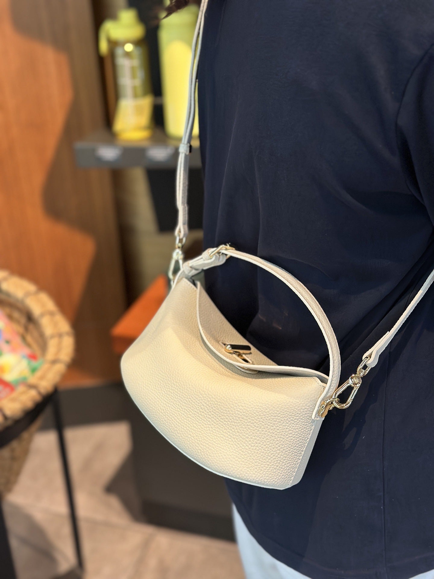 Litchi Grain Genuine Leather First Layer Cowhide Yuanbao Bag For Women, New Simple And Premium Crossbody Fashion Commuter Handheld Small Bag