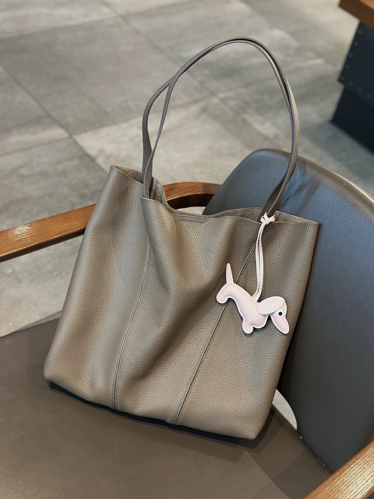 Top-grain Leather Tote Bag, High-end Feel, Large Capacity, Perfect For Commuting And Shopping, Casual And Minimalistic, Versatile Genuine Leather Mother-and-child Bag For Women