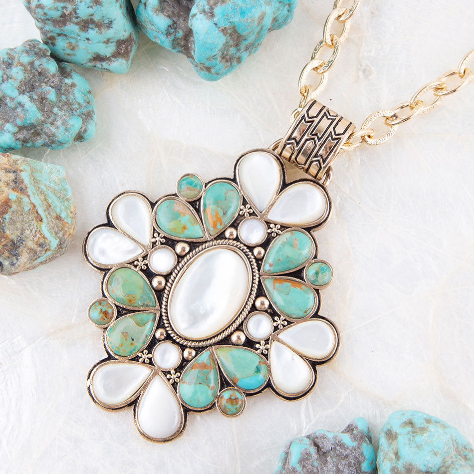 Collier plastron doré Barcelone en turquoise bleue et nacre