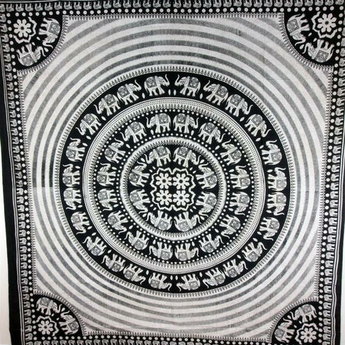 Tapisserie mandala éléphant noir et blanc avec centre floral