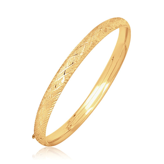 Armreif aus 14k Gelbgold mit Diamanten und Gravur (6,00 mm)