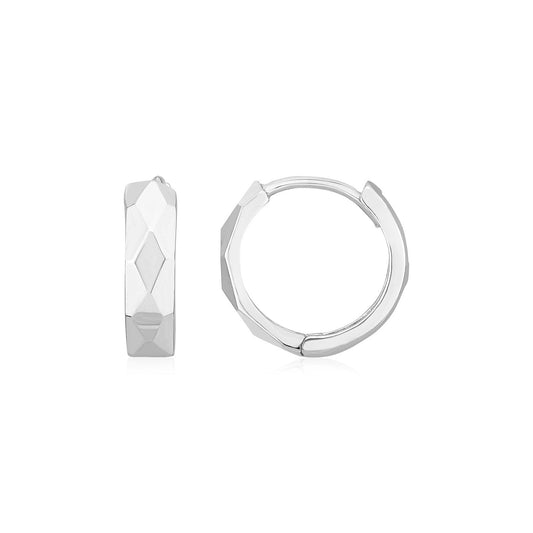 Créoles Huggie à facettes motif diamant en or blanc 14 carats (12,9 mm)