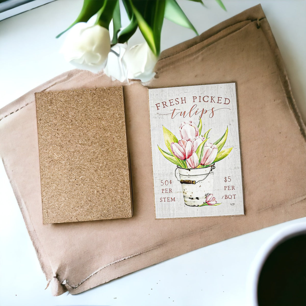 Panneau en bois « Fresh Tulips » – Décoration florale de ferme rustique pour printemps/été, à poser sur une étagère