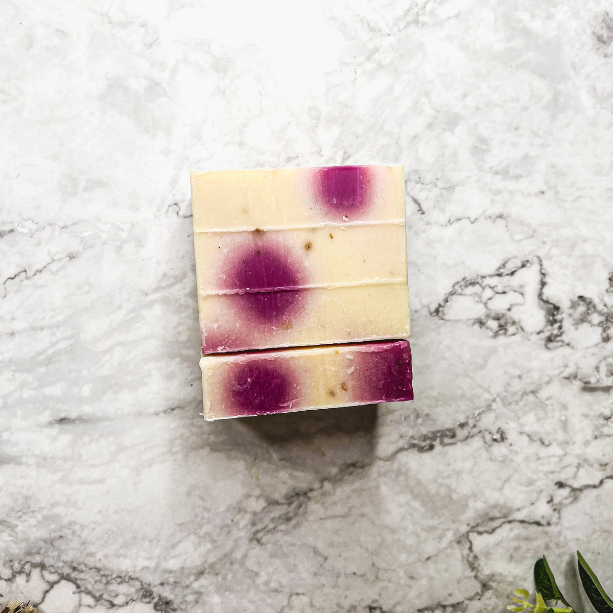 Savon en barre Pétales de rose Petal Dance - Parfum floral doux et musqué, Savon de bain fait main