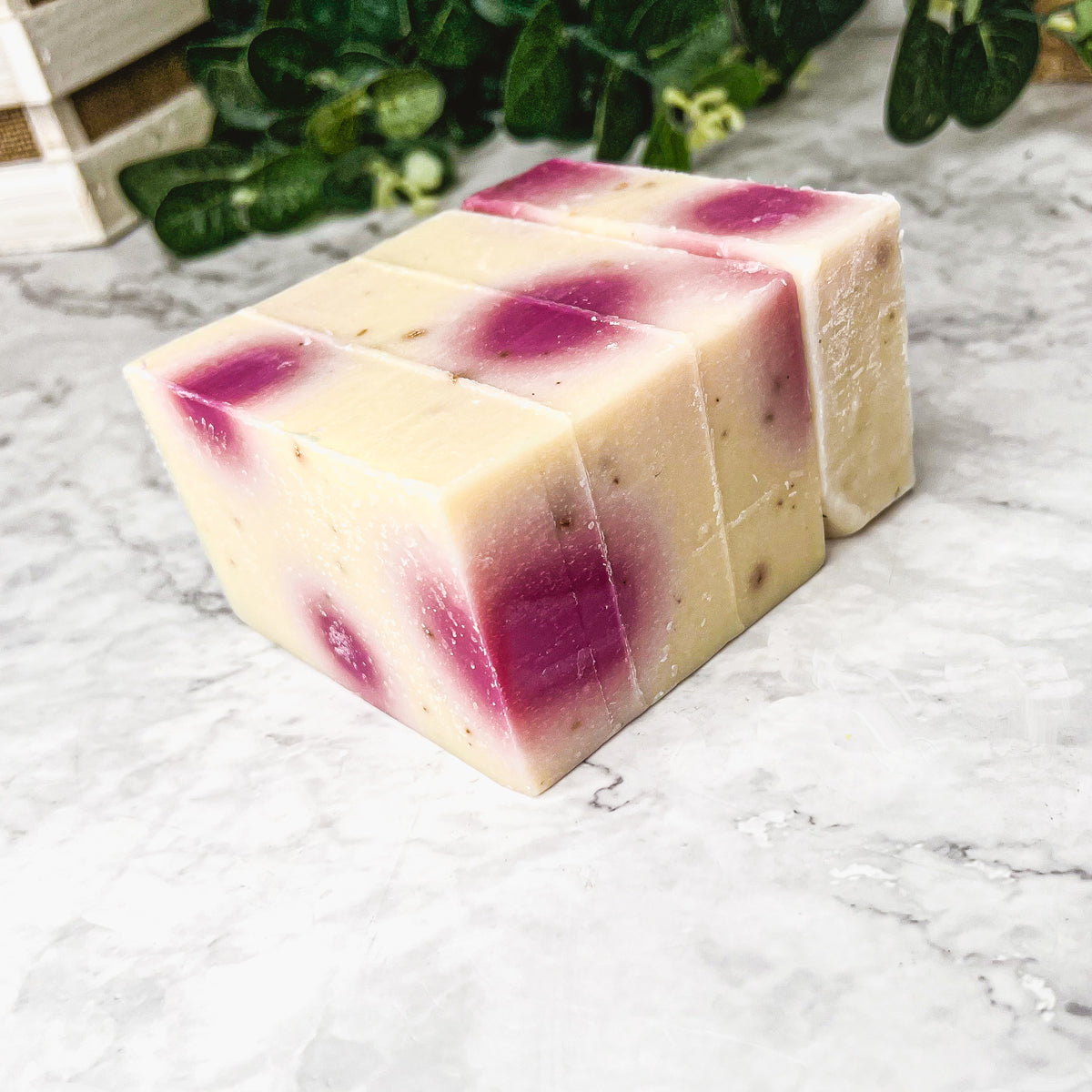 Savon en barre Pétales de rose Petal Dance - Parfum floral doux et musqué, Savon de bain fait main