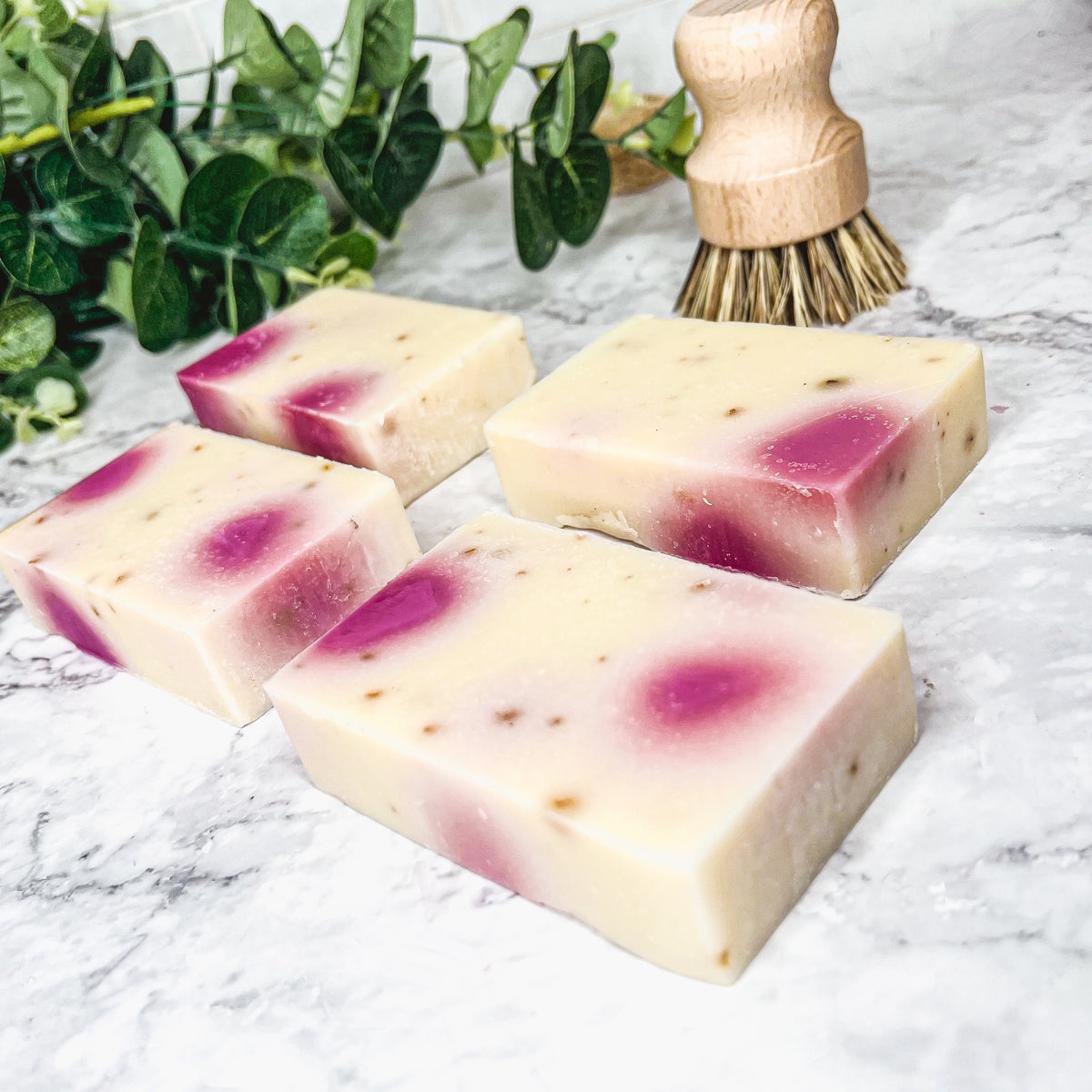 Savon en barre Pétales de rose Petal Dance - Parfum floral doux et musqué, Savon de bain fait main
