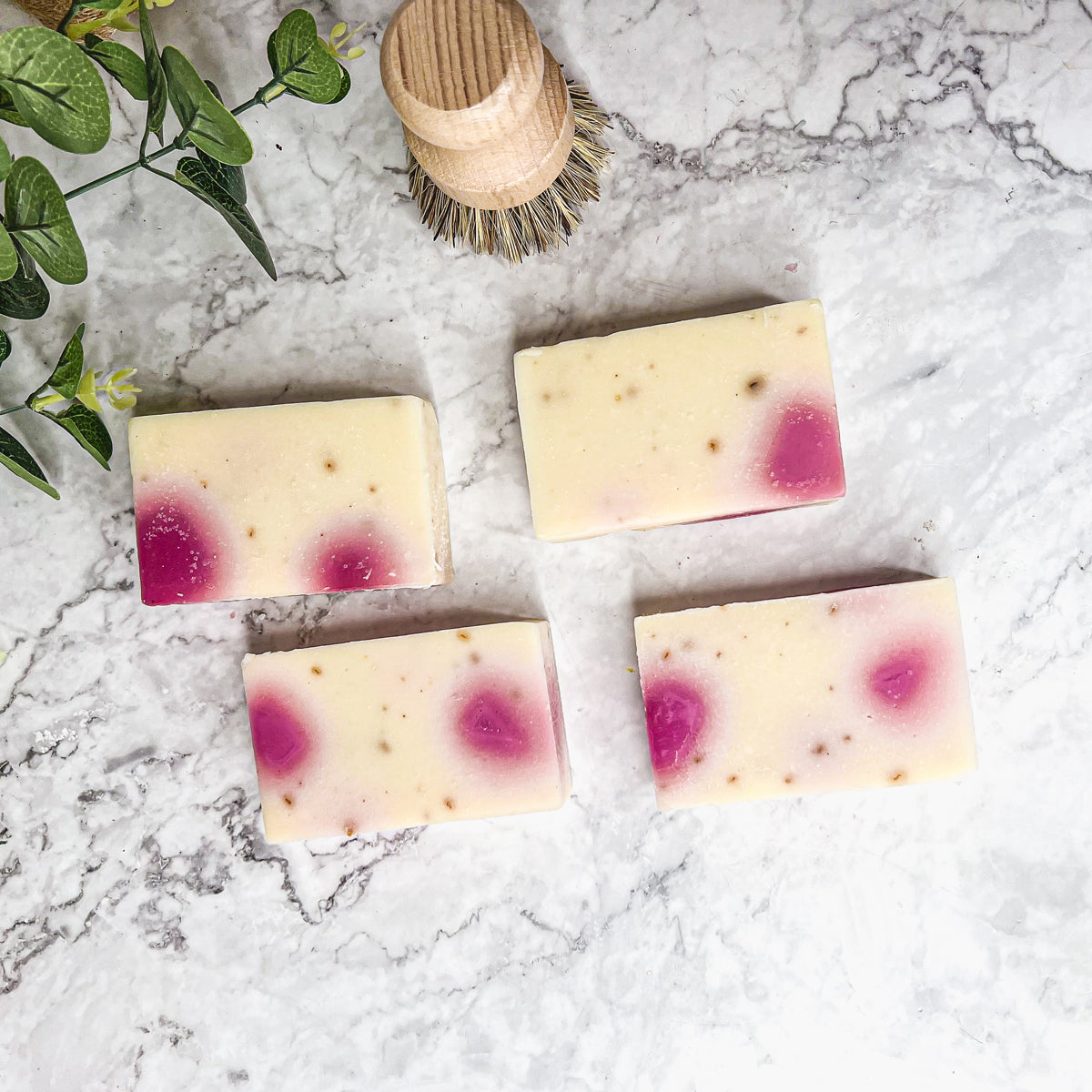 Savon en barre Pétales de rose Petal Dance - Parfum floral doux et musqué, Savon de bain fait main