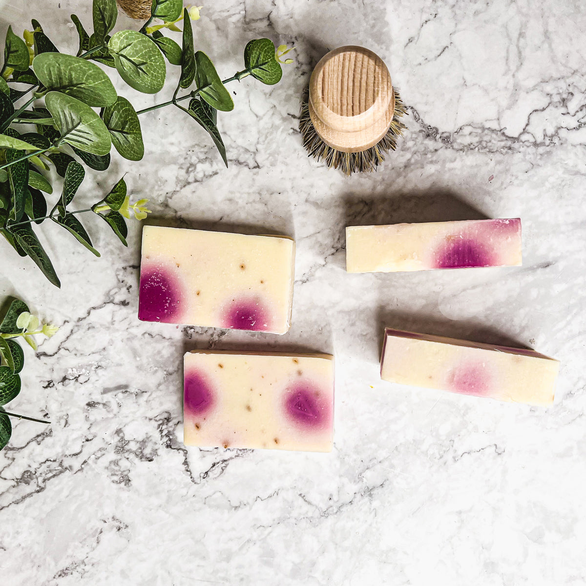 Savon en barre Pétales de rose Petal Dance - Parfum floral doux et musqué, Savon de bain fait main