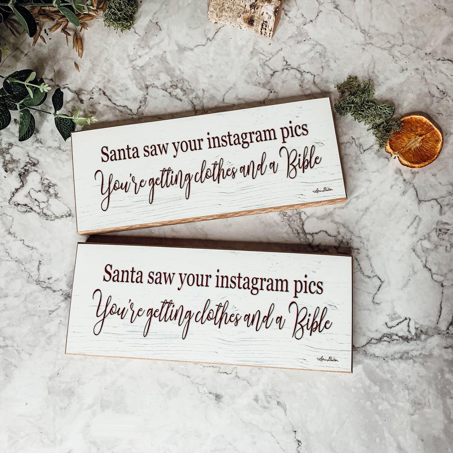Panneau de Noël en bois fait à la main Le Père Noël a vu votre Instagram, il vous offre des vêtements et une Bible à mettre sur votre cheminée