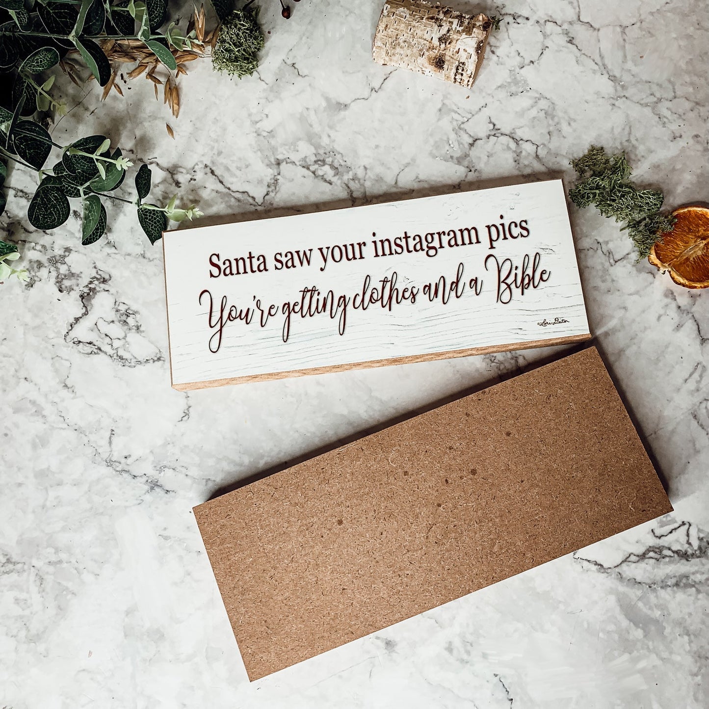 Panneau de Noël en bois fait à la main Le Père Noël a vu votre Instagram, il vous offre des vêtements et une Bible à mettre sur votre cheminée