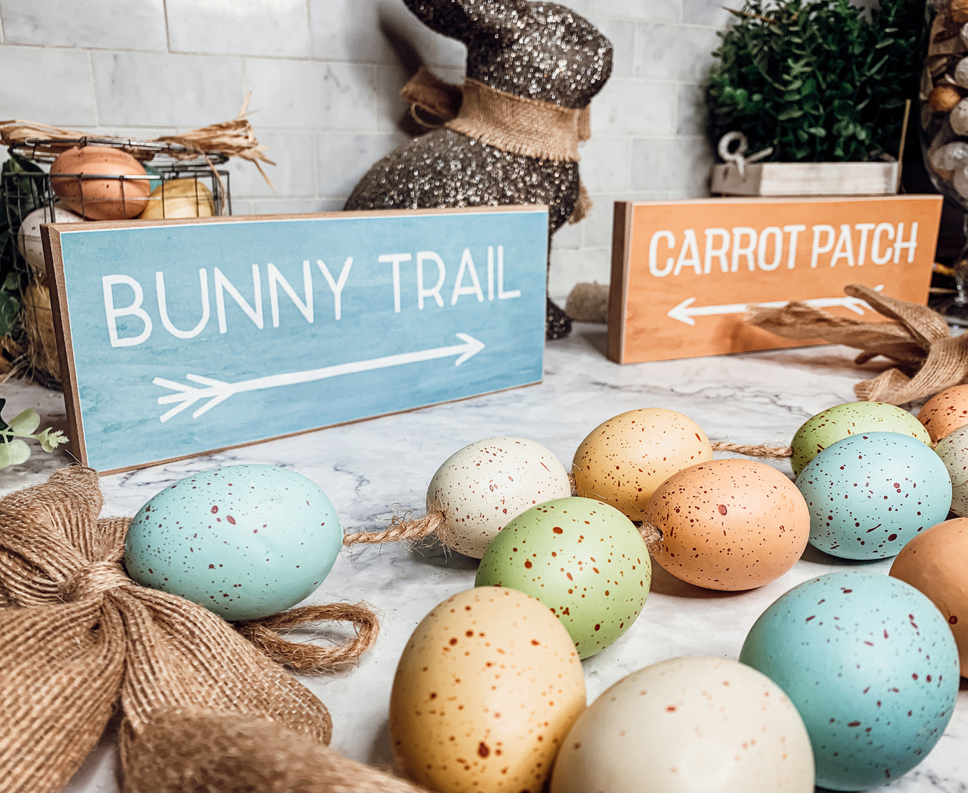 Panneaux de Pâques en Bois en Forme de Carottes "Bunny Trail" Édition Limitée Décoration de Printemps Pastel