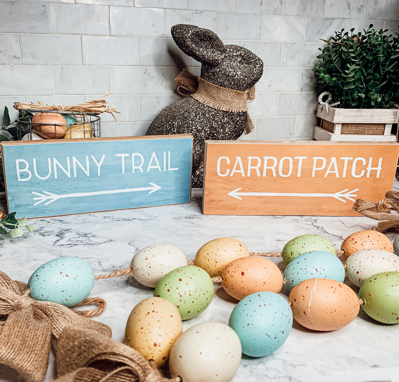 Panneaux de Pâques en Bois en Forme de Carottes "Bunny Trail" Édition Limitée Décoration de Printemps Pastel
