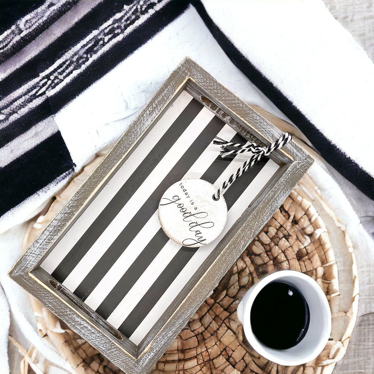 Landhausstil Moderne Holzschale Schwarz-Weiß Gestreift Dekorative Servierschale 25,4 x 15,2 x 3,8 cm