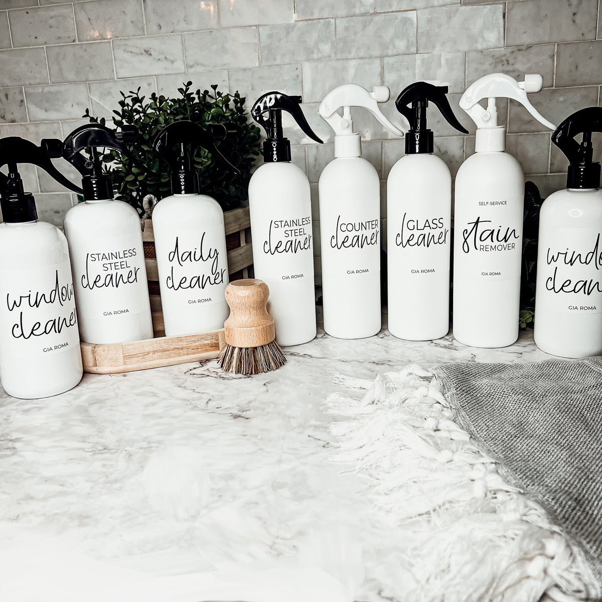 Bouteilles vaporisatrices en plastique de 473 ml avec étiquettes blanches ou noires imperméables