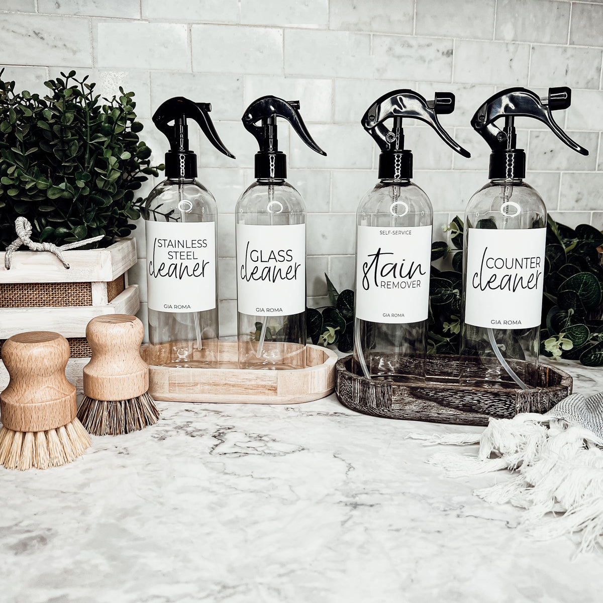 Bouteilles vaporisatrices en plastique de 473 ml avec étiquettes blanches ou noires imperméables